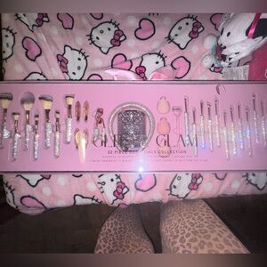 Silver Glitz & Glam Makeup Brush Set